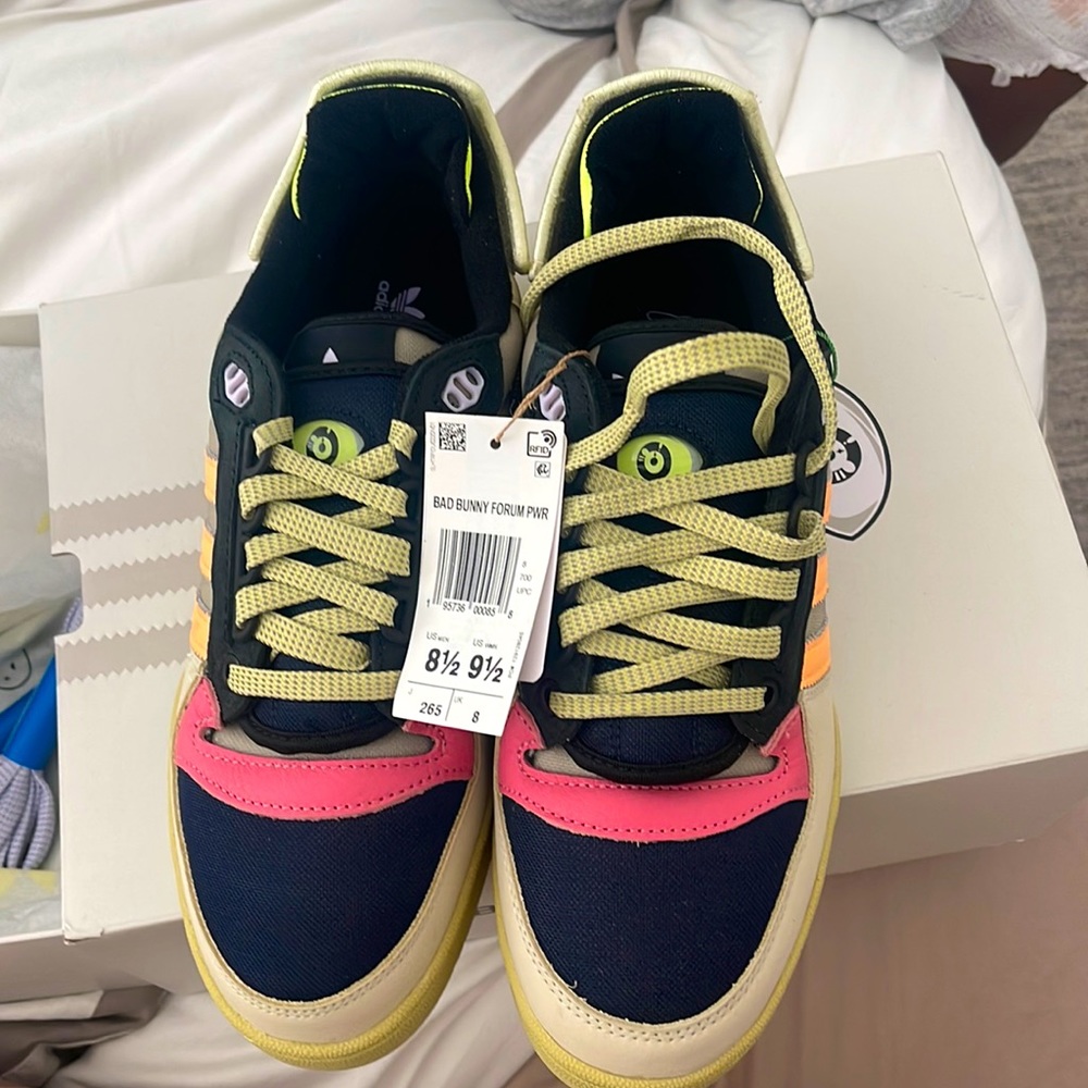 BAD BUNNY X FORUM POWERPHASE 'CATCH AND THROW'